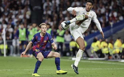 Real Madrid lidera LaLiga tras victoria en el Clásico