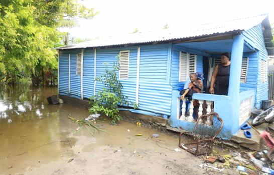 Vaguada inducida por huracán Melissa mantiene lluvias y riesgo de inundaciones en RD