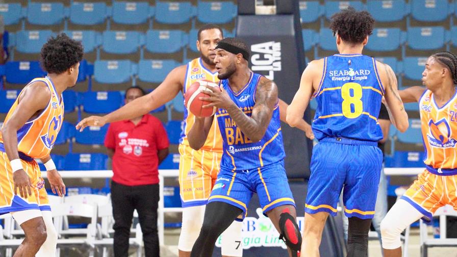 Clubes San Carlos y Mauricio Báez triunfan en jornada dominical del TBS Distrito 2025