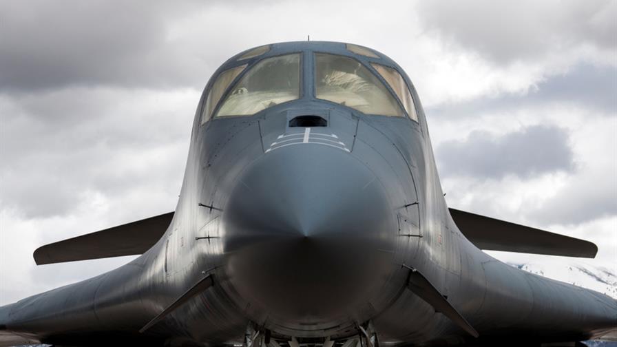 Dos bombarderos estadounidenses B-1B sobrevuelan costa venezolana Dos bombarderos estadounidenses B-1B sobrevuelan costa venezolana