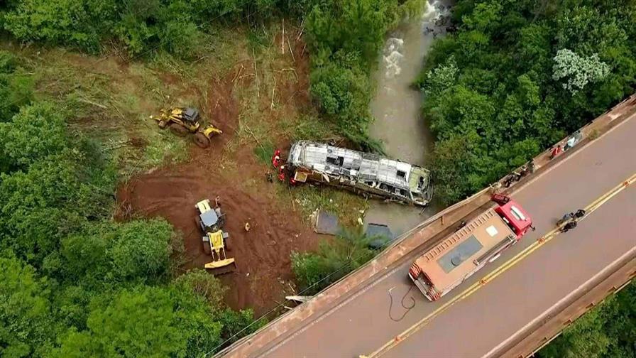 Al menos nueve muertos y 29 heridos en choque carretero en Argentina Al menos nueve muertos y 29 heridos en choque carretero en Argentina