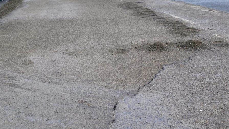 Tormenta Melissa provoca deslizamiento de tierra en la recién inaugurada Circunvalación de Baní