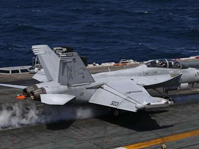 Dos aeronaves de la Marina de EE. UU. se estrellan