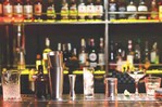 Bares y colmados seguir&aacute;n con los mismos horarios de venta de alcohol por dos a&ntilde;os o nueva ley
