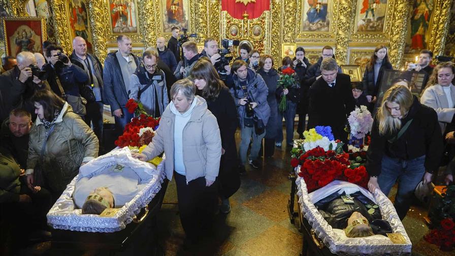 Kiev dice adiós a periodistas Olena Gubanova y Yevgeny Karmazin, muertos en un ataque ruso