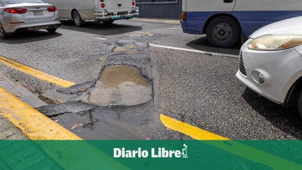 Con baches charcos: así se encuentran las calles del Distrito Nacional