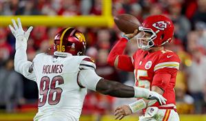 Patrick Mahomes comanda victoria de Chiefs sobre Commanders en cierre de semana ocho de la NFL