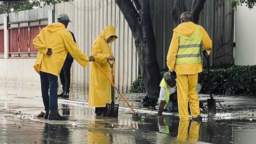Alcaldía del Distrito Nacional intensifica trabajos de mitigación ante lluvias por huracán Melissa