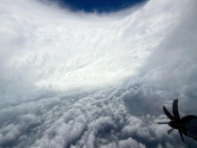 Avión cazahuracanes de EE. UU. no resiste fuerza de huracán Melissa