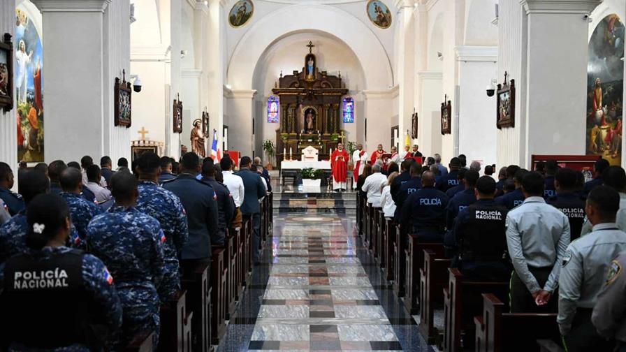 Celebran misa en Santiago por el Día de San Judas Tadeo, patrón de la Policía Nacional