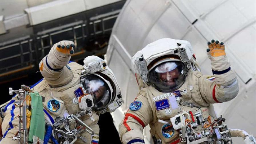 Cosmonautas rusos efectúan la segunda caminata espacial en un mes para instalar equipos Cosmonautas rusos efectúan la segunda caminata espacial en un mes para instalar equipos