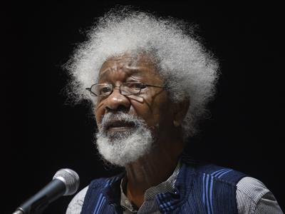 EE. UU. revoca visado al Nobel de Literatura Wole Soyinka