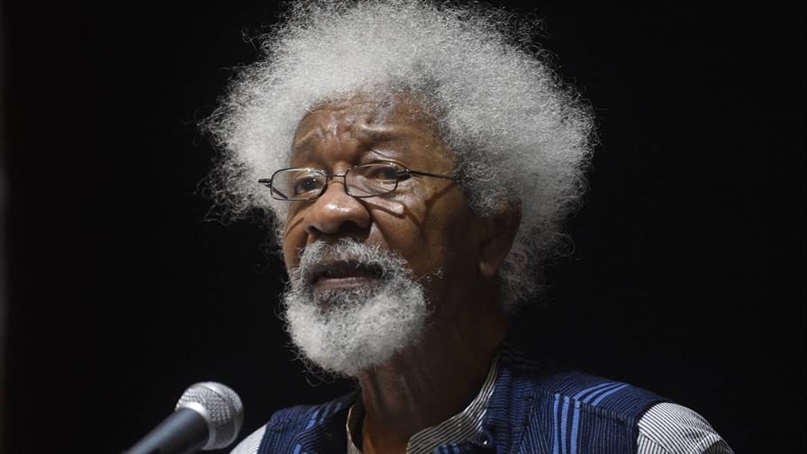 El Nobel de Literatura nigeriano Wole Soyinka denuncia que Estados Unidos revocó su visado
