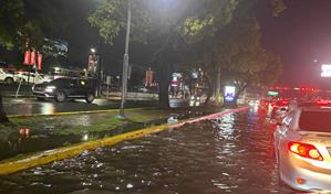 Inundaciones en intersecciones de la avenida Winston Churchill la noche de este lunes