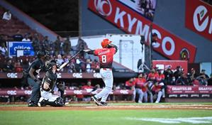 Con jonrones de Guzmán, Navarro y Brito, Leones aplastan a Gigantes