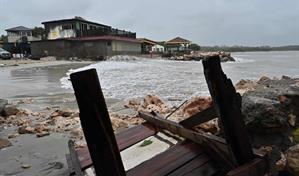 Fuertes lluvias y vientos se sienten en Jamaica por el huracán Melissa