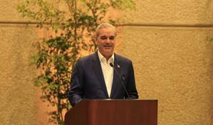 Abinader revela que escribe sus memorias y explicará motivos de impulsar reforma constitucional