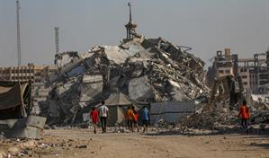 Israel bombardea la ciudad de Gaza y otros puntos del centro y sur de la Franja