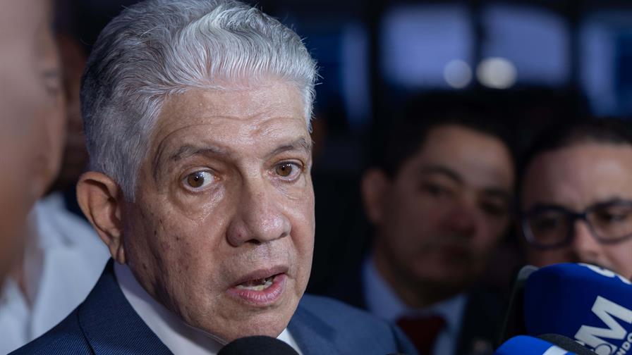 Obras Públicas moviliza equipos al sur y la frontera por efectos indirectos del huracán Melissa Obras Públicas moviliza equipos al sur y la frontera por efectos indirectos del huracán Melissa