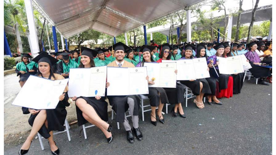 La UASD gradúa 3,710 nuevos profesionales en su 487 aniversario