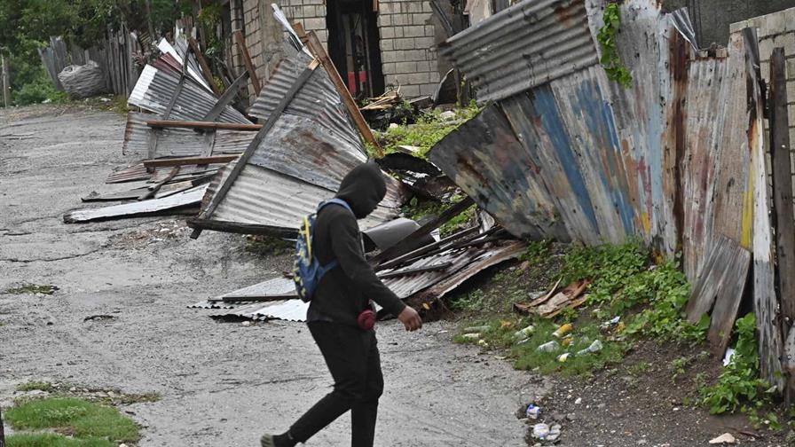 Cerca de 240 mil clientes sin luz en Jamaica por las fuertes lluvias del huracán Melissa Cerca de 240 mil clientes sin luz en Jamaica por las fuertes lluvias del huracán Melissa
