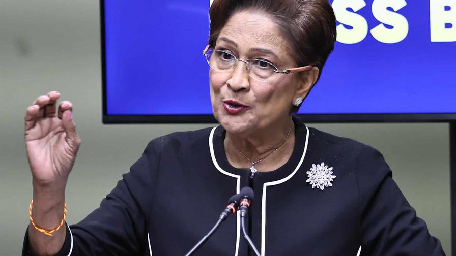 Trinidad y Tobago ordena a sus militares regresar a sus bases ante tensión en el Caribe Trinidad y Tobago ordena a sus militares regresar a sus bases ante tensión en el Caribe