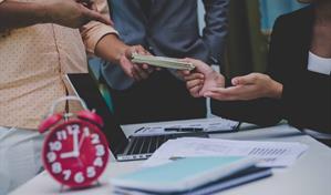 ¿Cómo se ha comportado el gasto de intereses de la deuda pública?