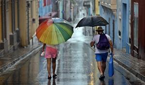 Cubanos se refugian lejos de la costa ante la llegada de huracán Melissa