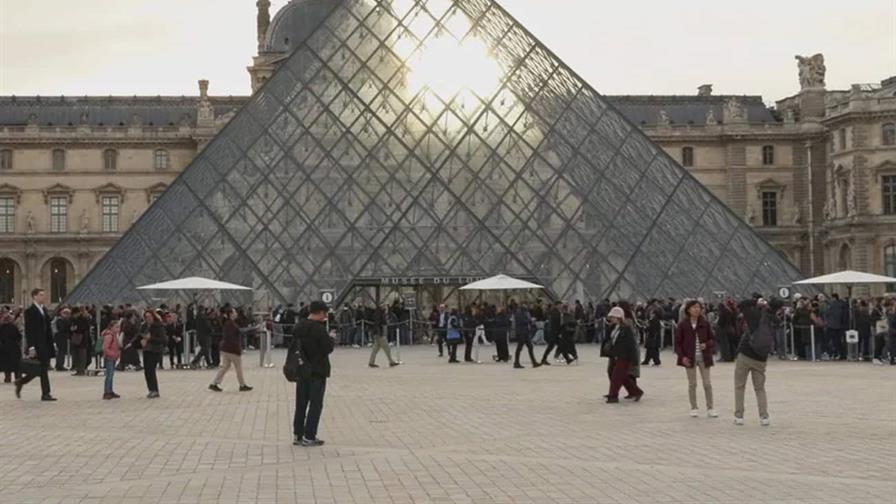 Los dos detenidos por el robo del Louvre reconocieron parcialmente los hechos