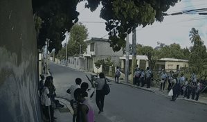 Motorista atropella a dos estudiantes al salir de una escuela en San Luis