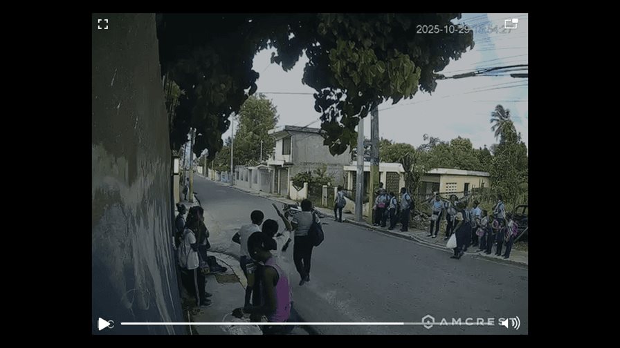 Motorista atropella a dos estudiantes al salir de una escuela en San Luis Motorista atropella a dos estudiantes al salir de una escuela en San Luis