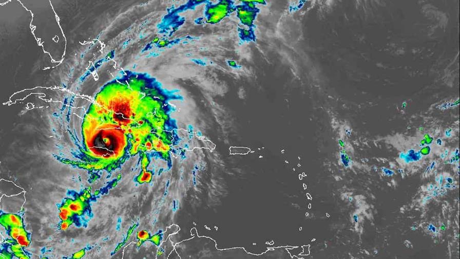 El huracán Melissa baja a categoría 3 mientras se acerca a Cuba El huracán Melissa baja a categoría 3 mientras se acerca a Cuba