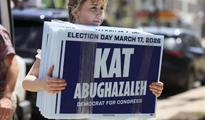 Imputan a una candidata demócrata al Congreso de EE. UU. de obstaculizar a un agente del ICE