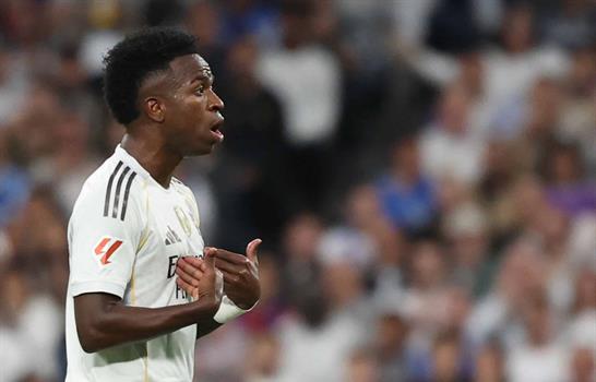 Vinicius cierra su annus horribilis con una sonora pitada en el Bernab&eacute;u