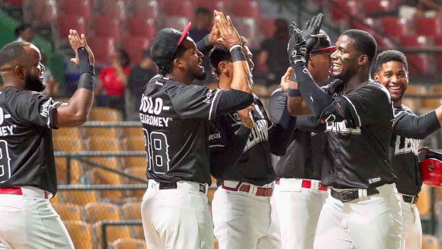 Junior Lake empuja tres carreras y el Escogido hunde a los Gigantes en el sótano Junior Lake empuja tres carreras y el Escogido hunde a los Gigantes en el sótano