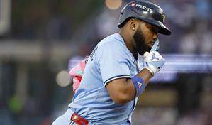 Guerrero Jr. descifra a Ohtani con HR y Toronto empata la Serie Mundial