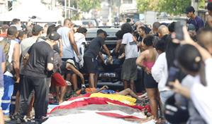 Una noche de rescate de decenas de cadáveres tras la operación policial más letal en Río de Janeiro