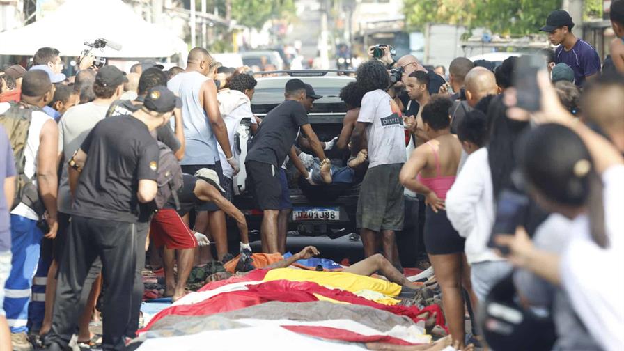Una noche de rescate de decenas de cadáveres tras la operación policial más letal en Río de Janeiro Una noche de rescate de decenas de cadáveres tras la operación policial más letal en Río de Janeiro