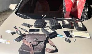 Apresan en Barahona a un hombre con cinco pacas de marihuana y varios celulares