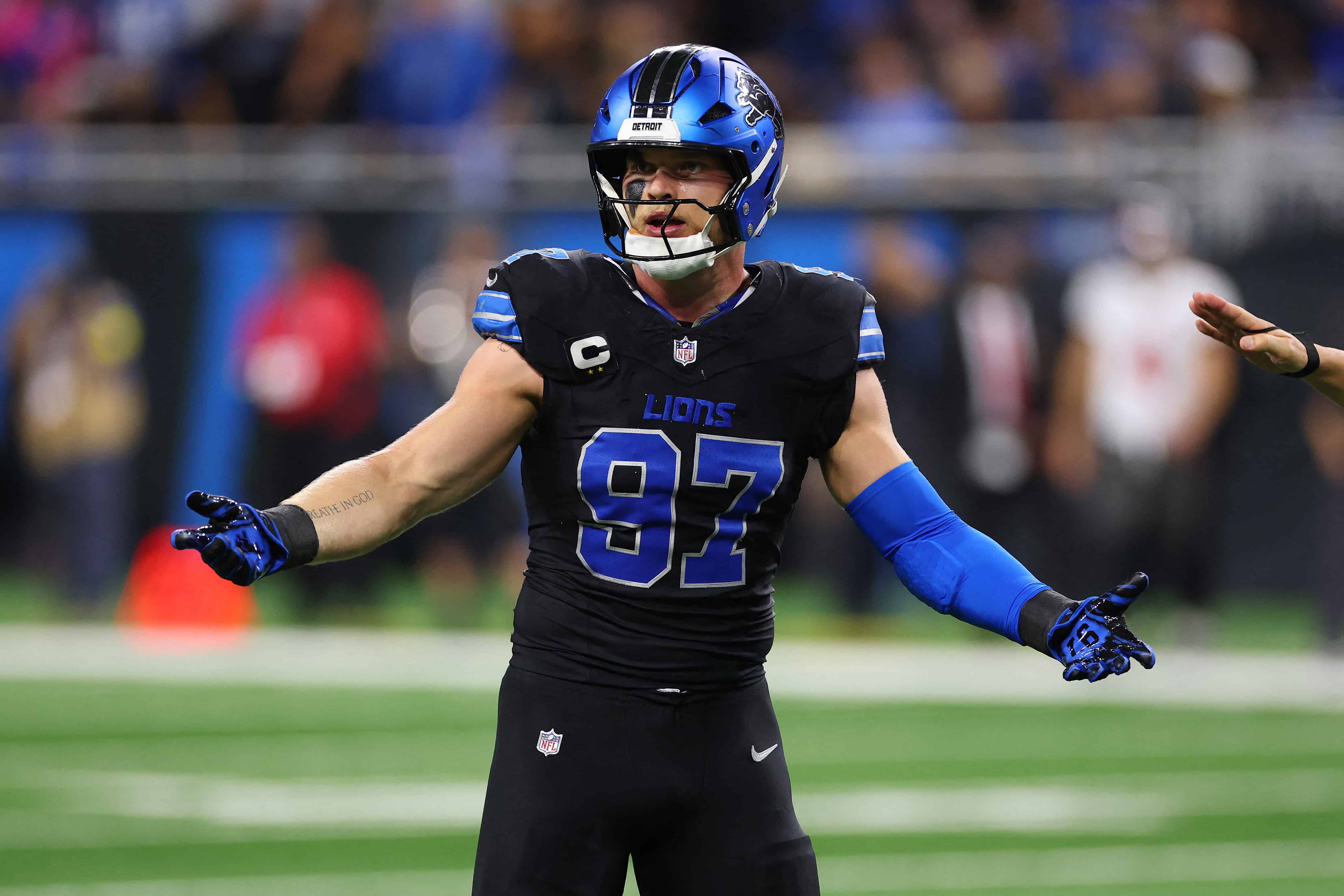 Aidan Hutchinson firma con Lions por cuatro años y 180 millones de dólares