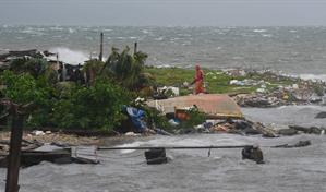 Melissa provoca daños en hospitales, viviendas y deja carreteras inundadas en Jamaica