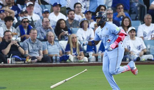 Guerrero Jr. hace historia y toma la cima jonronera de los Blue Jays en postemporada