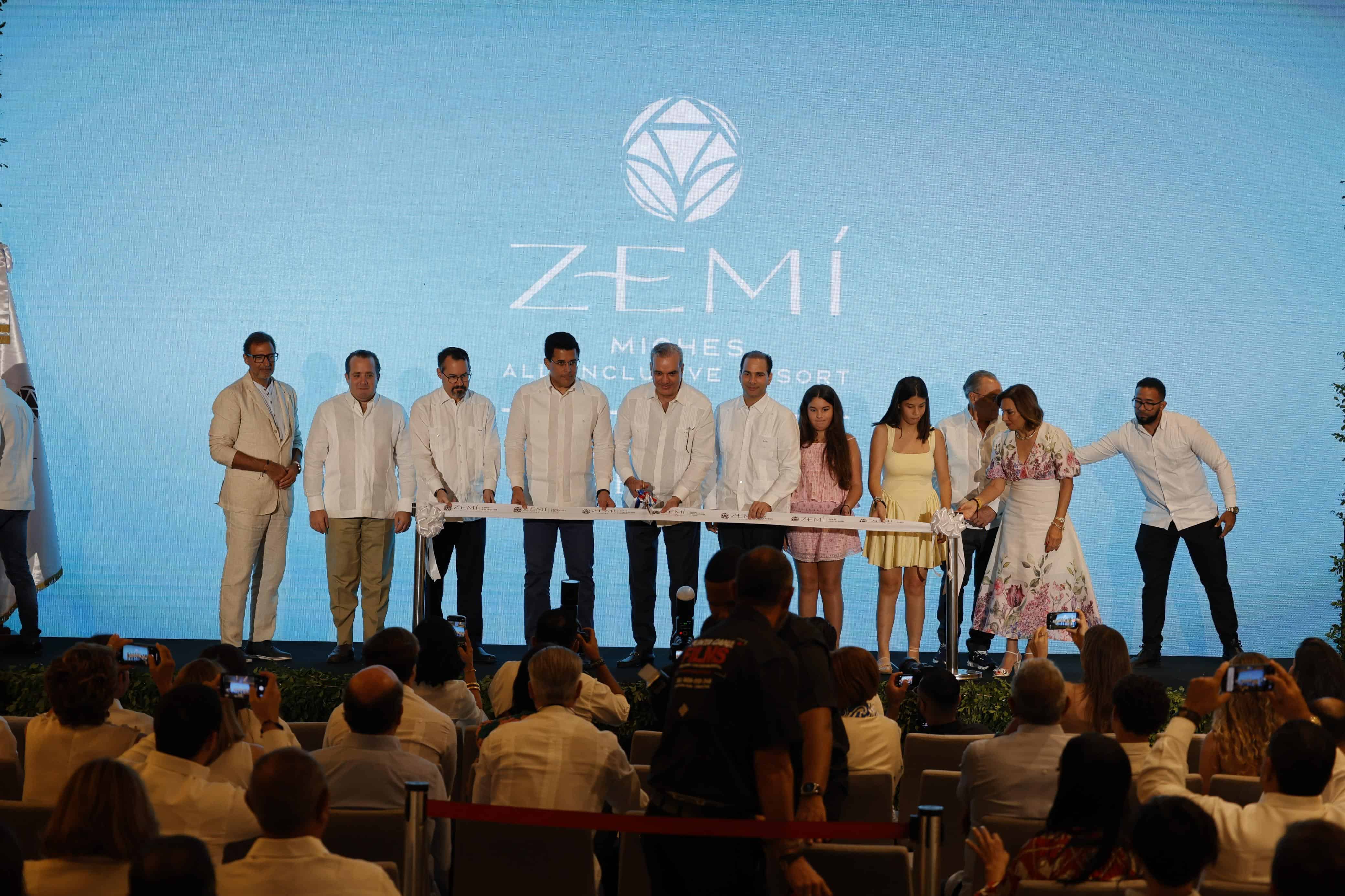 Al encabezar el evento, el presidente de la República, Luis Abinader, reconoció el impacto que tendrá Zemí para el desarrollo económico y la formación profesional en Miches.