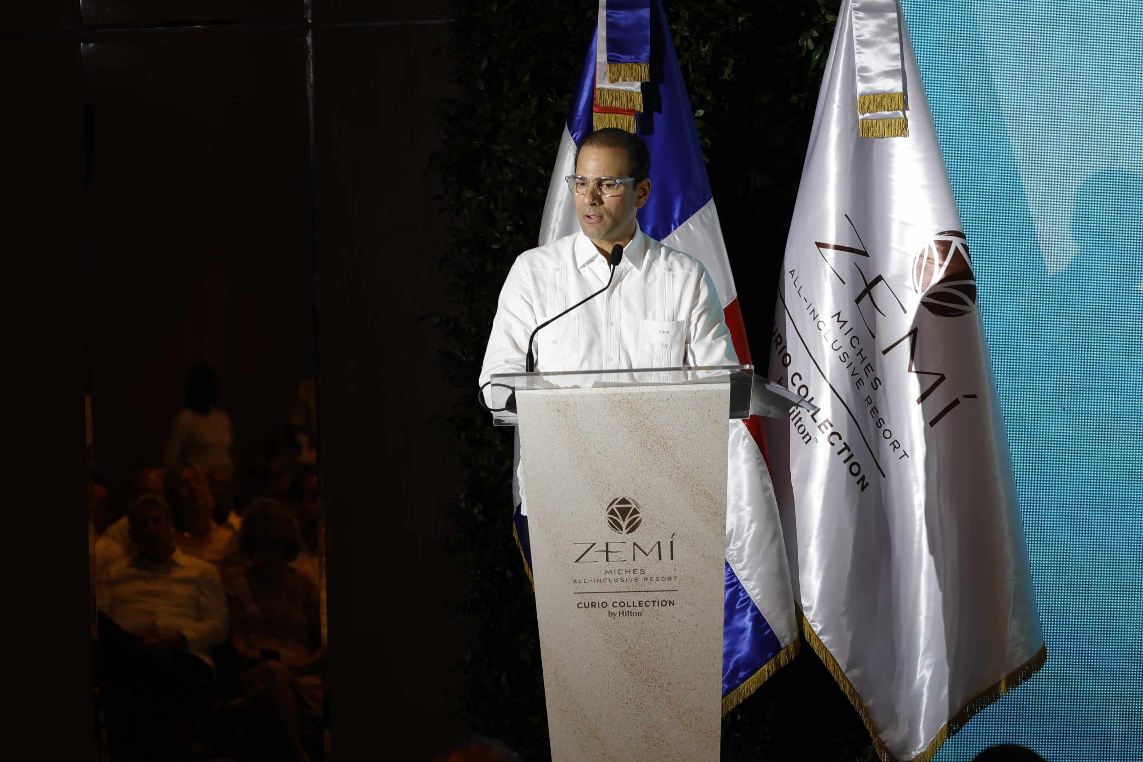 El empresario turístico Frank Elías Rainieri, CEO de Grupo Puntacana, habló durante el evento.