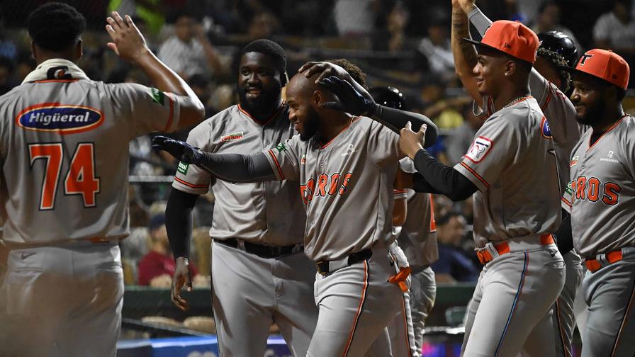 Los Toros frenan la racha del Licey con triunfo 6-3 apoyados en "grand slam" de Bryan de la Cruz