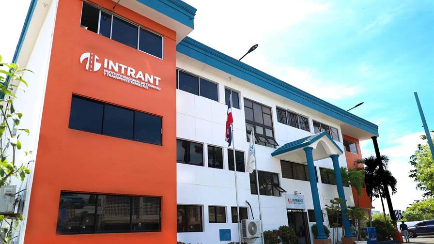 El dinero que salía por dos vías El dinero que salía por dos vías