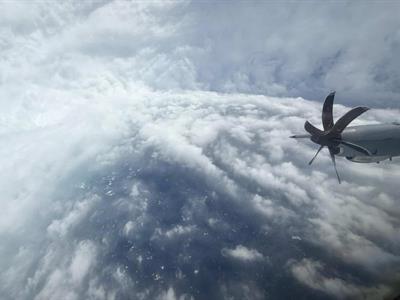 Cazahuracanes de EE. UU. trabajan sin pago