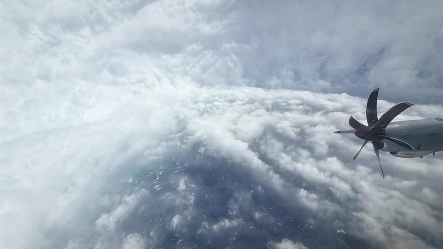 Cazahuracanes de EE. UU. trabajan sin pago en medio de Melissa ante el cierre del Gobierno Cazahuracanes de EE. UU. trabajan sin pago en medio de Melissa ante el cierre del Gobierno