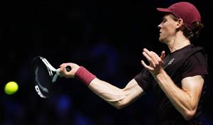 Sinner avanza por primera vez a cuartos en Masters 1000 de París