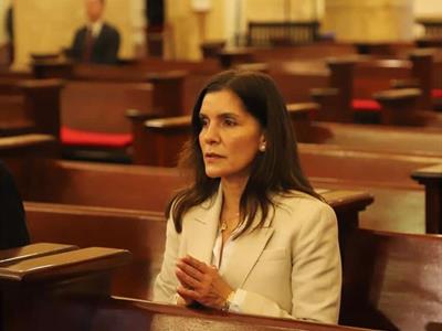 Leah Francis Campos visita la Catedral como primera parada en SD